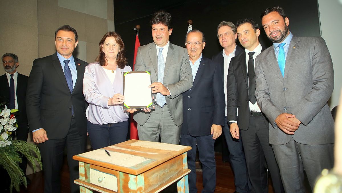 ministro da saude libera recursos e entrega ambulancias do samu para municipios catarinenses 20190225 1577539322