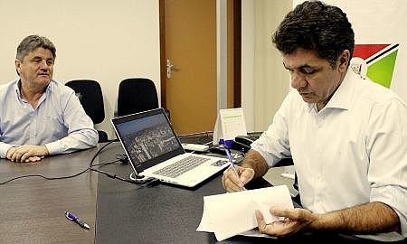 Prefeitura de CriciÃºma firma convÃªnio com a Aresc Foto de Jhulian Pereira 3