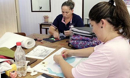 Peças produzidas com doações no Clubes de Mães 1