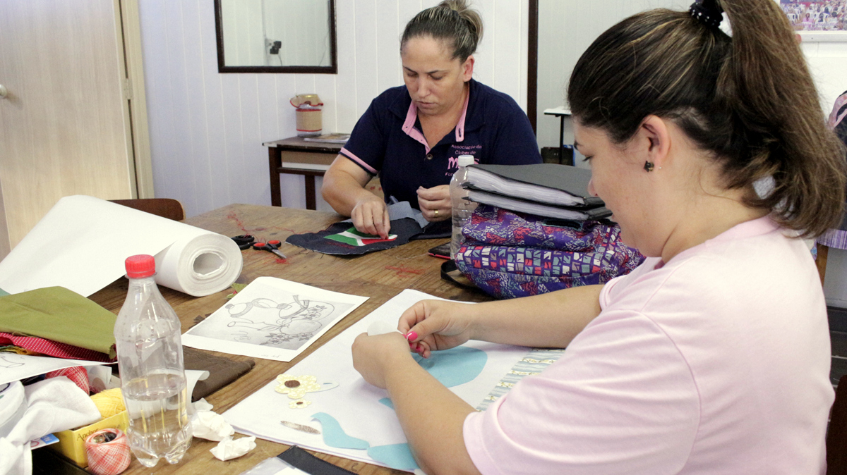 Peças produzidas com doações no Clubes de Mães 1