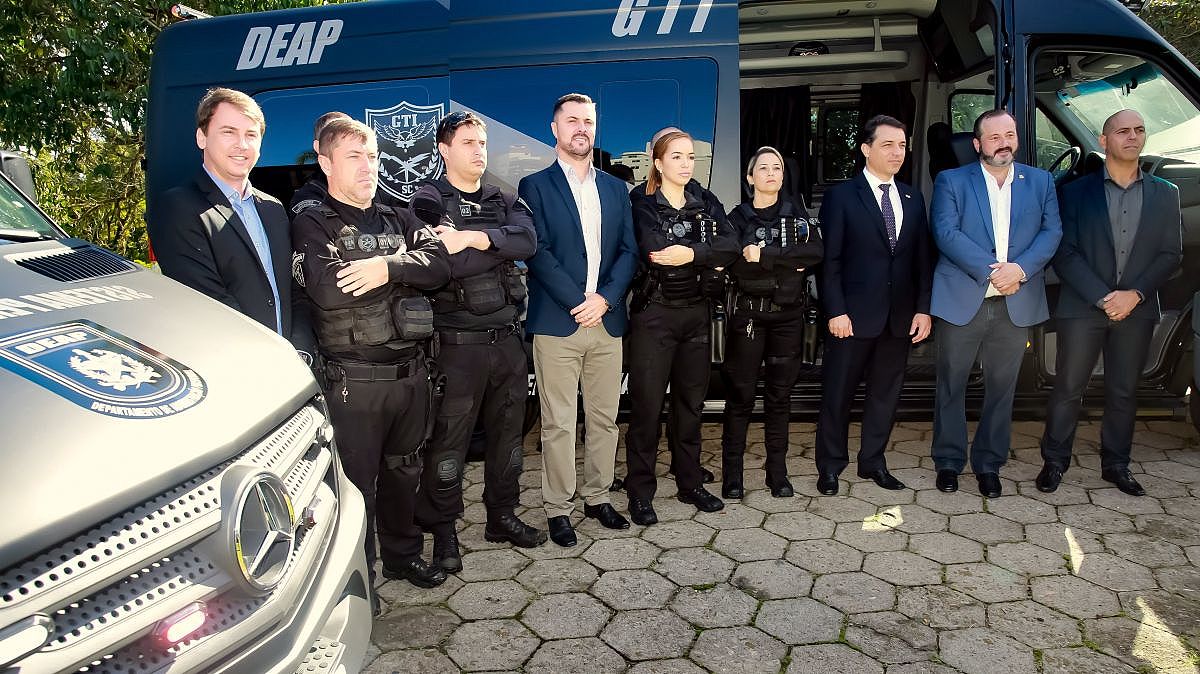 entrega de viaturas e audiencia com sistema penitenciario e lancamento do cartao peculio 20190520 1043969196 1