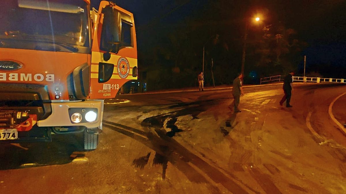 Vazamento de óleo na descida da Ponte Gabriel Arns causa transtornos no trânsito 7 Vazamento 2