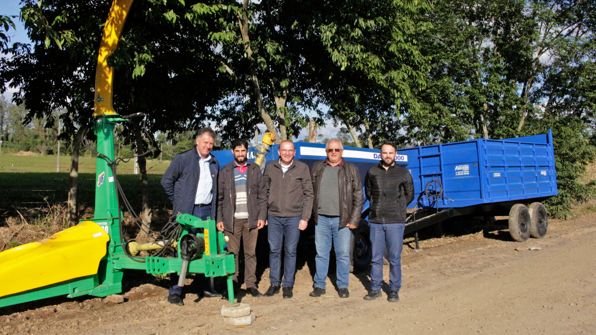 Equipamentos agrícolas são entregues em Forquilhinha 7 Equipamentos agrícolas em Forquilhinha 10 1