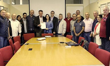 Ordem de serviço de pavimentação da Rod Francisco Ricken 39