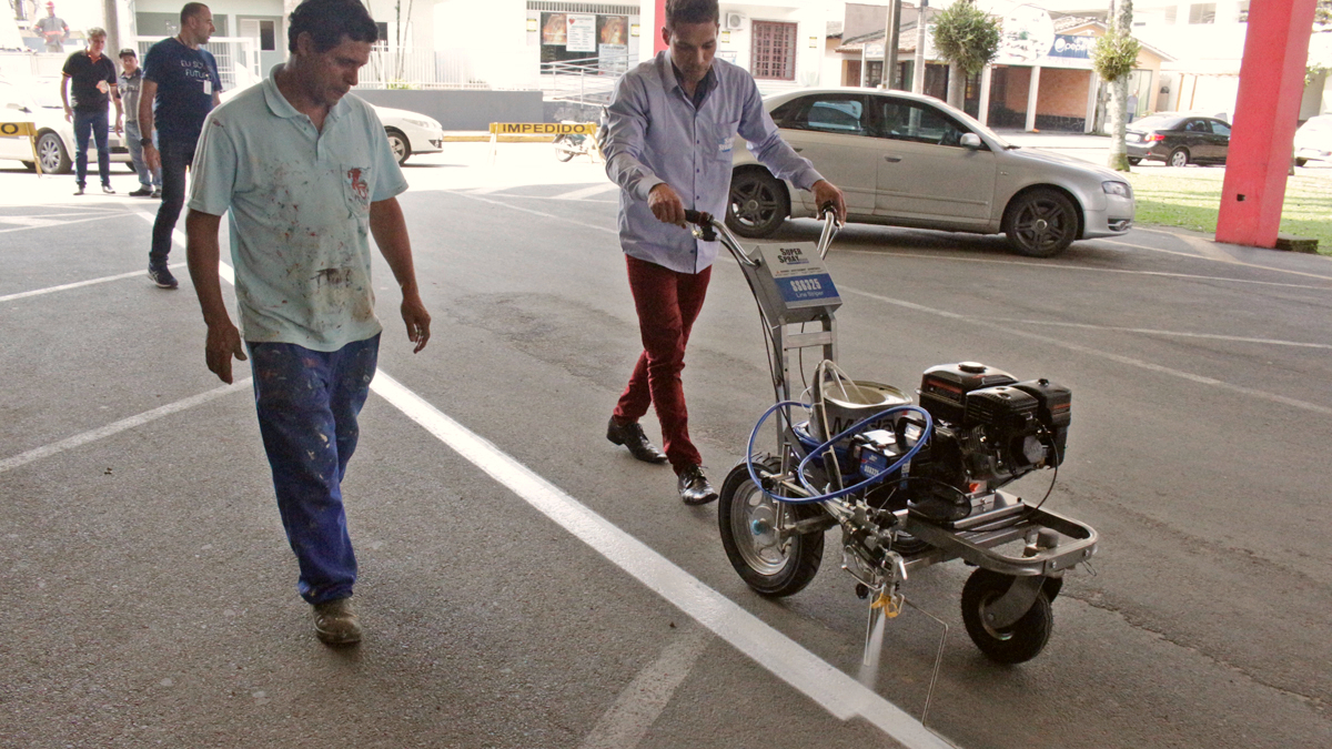 Novo equipamento sinalização horizontal Forquilhinha 21 1