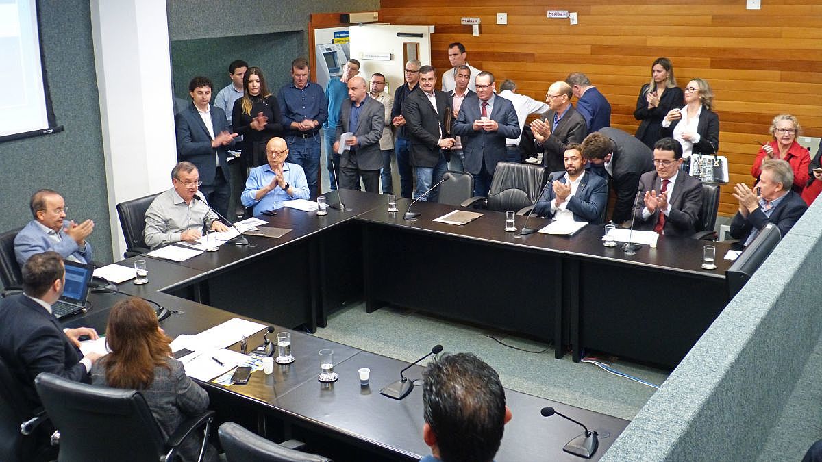 Parlamentares recebem 16 propostas para emenda coletiva de bancada 1