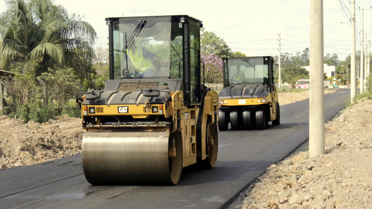 Camada asfáltica na Avenida Afonso Forgiarini 18