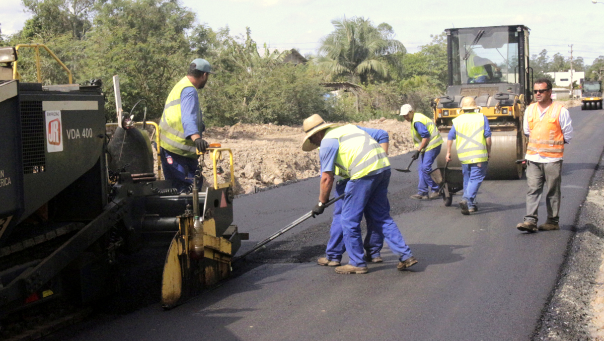 Camada asfáltica na Avenida Afonso Forgiarini 23