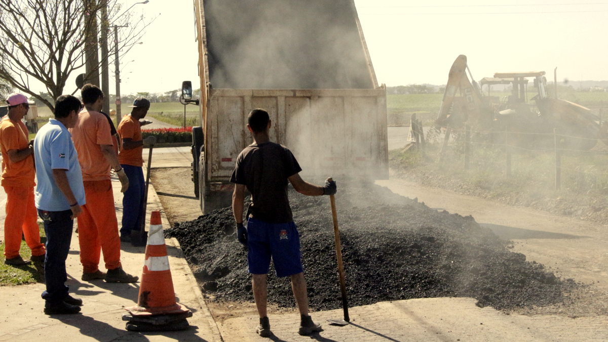 Recuperação na Av. Professor Eurico Back 33