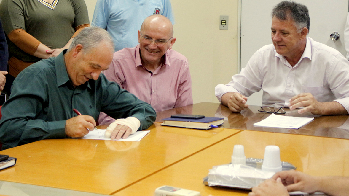 Adenor Pola na Secretaria de Governo de Forquilhinha 23