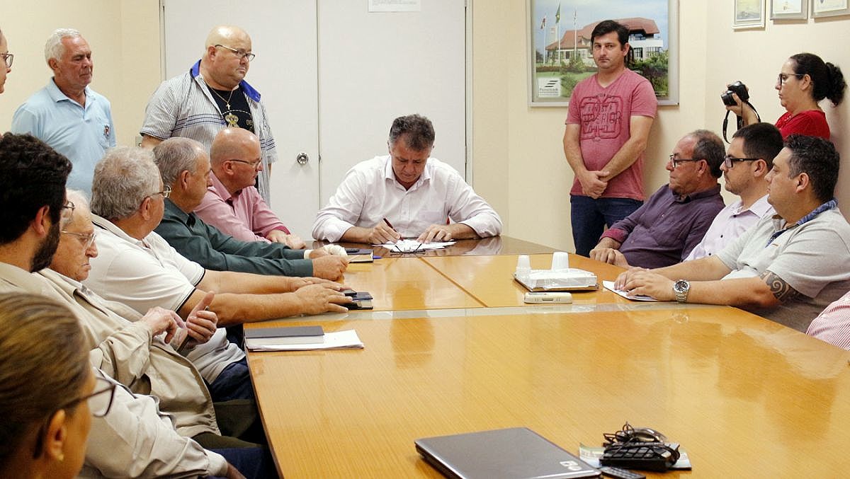 Ordem de serviço para construção do CEI na Sanga do Café 4