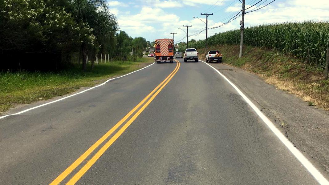 Sinalização horizontal na Rodovia Vante Rovaris 3