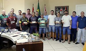 Premiação aos vencedores da Bocha e Futebol Suíço 1