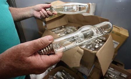 Lâmpadas descartadas em Forquilhinha