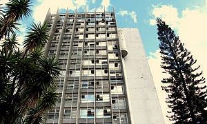 Rosto aplicativo bebê irmão