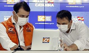 governador carlos moises secretario helton zeferino e natalino uggioni explicam acoes para evitar propagacao do coronavirus no estado em coletiva de imprensa 20200406 2049217521