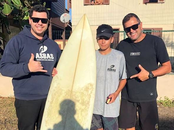“Onda do Bem”: projeto arrecada doações para escolinha de surf 7 ASBAS