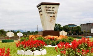 Monumento a Biblia Forquilhinha 2