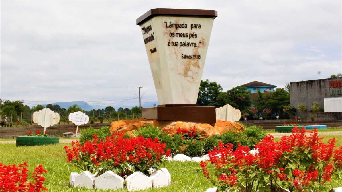 Monumento a Biblia Forquilhinha 2