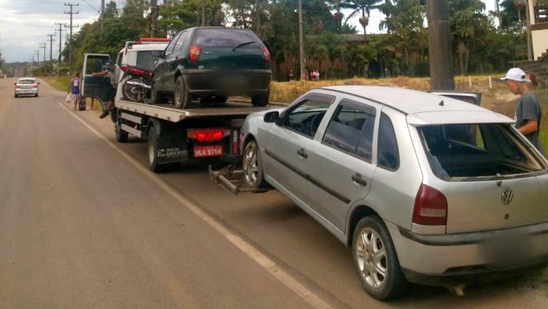 Em fiscalização de trânsito, PM lavra TC por posse de drogas e apreende veículos 7 blitz 3