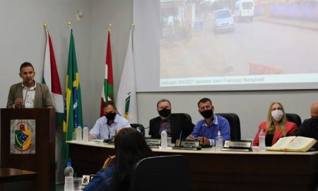 Dinho Rampinelli indicacao novos abrigos de passageiros