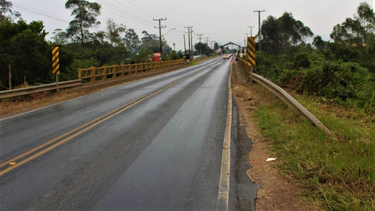 Preocupacao com pedestres e ciclistas em ponte da rodovia 1