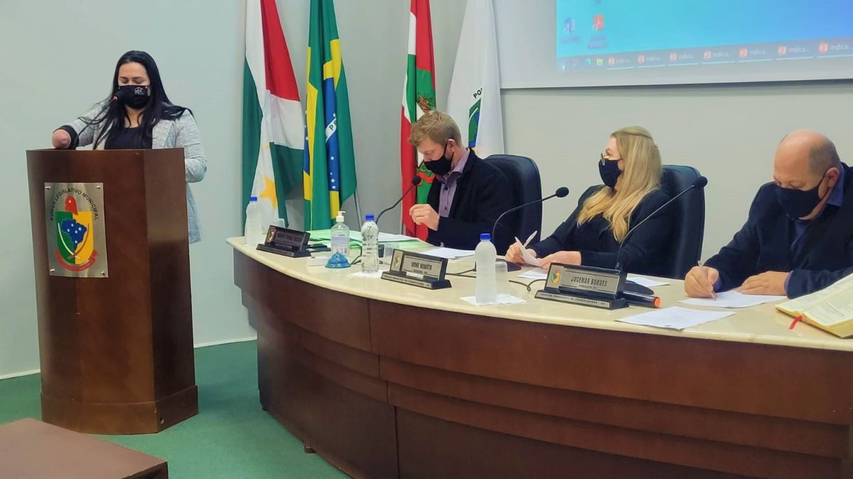 Larissa Rocha Elias PDT