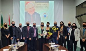 Dom Paulo Evaristo Arns e homenageado em Forquilhinha 1