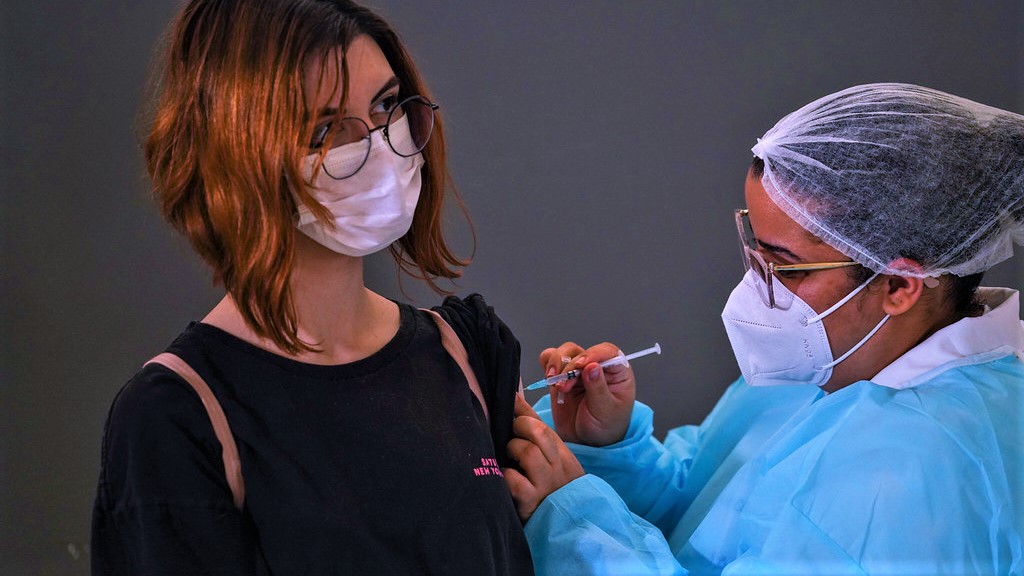 vacina adolescentes covid 19