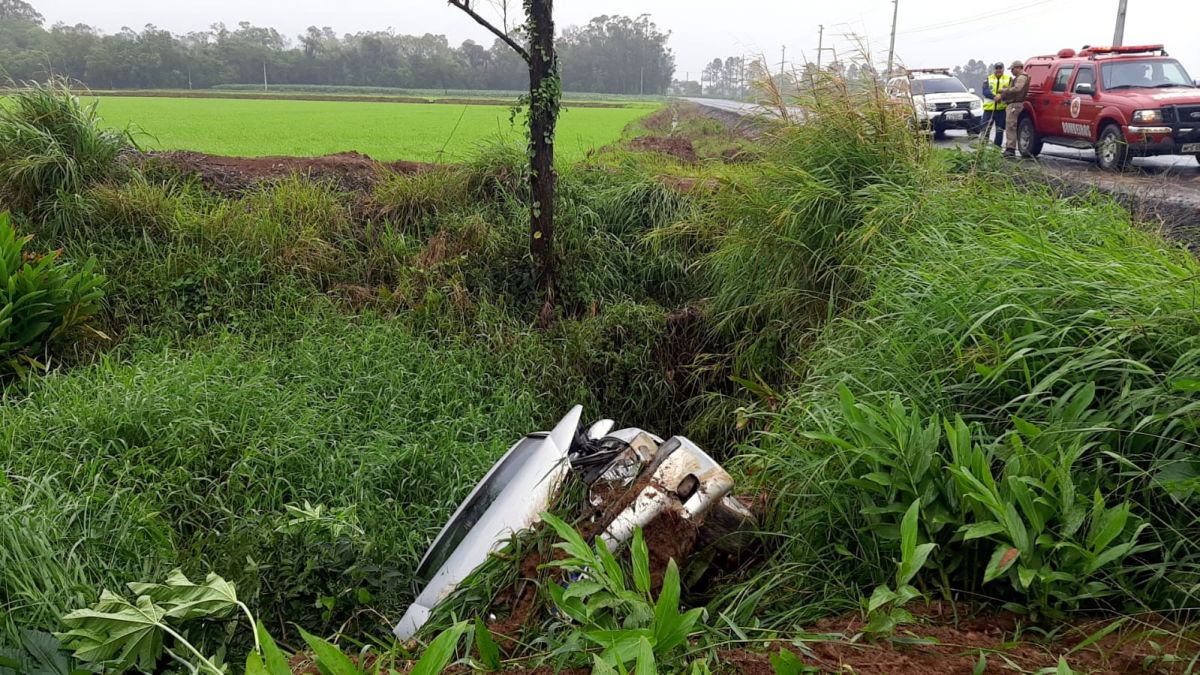 Saída de pista é registrada na Rodovia Jacob Westrup 7 d47a1208 c347 4364 a869 751e9087b179