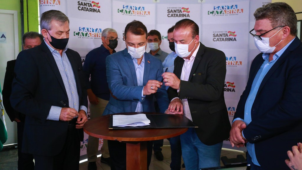 51848984455 077551bf1f b