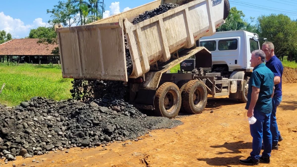 Celio Elias vistoria obras no interior de Forquilhinha 3
