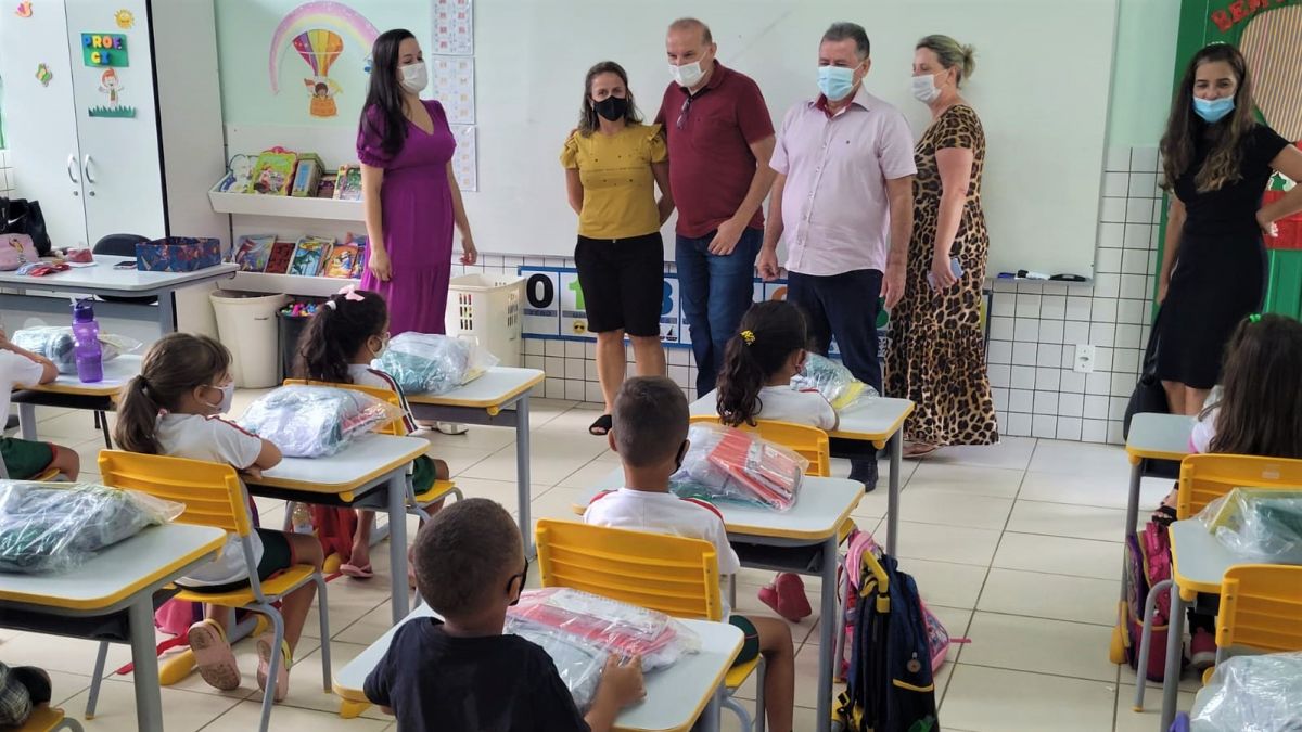 Forquilhinha inicia o ano letivo com entrega de materiais e escolas reformadas 6