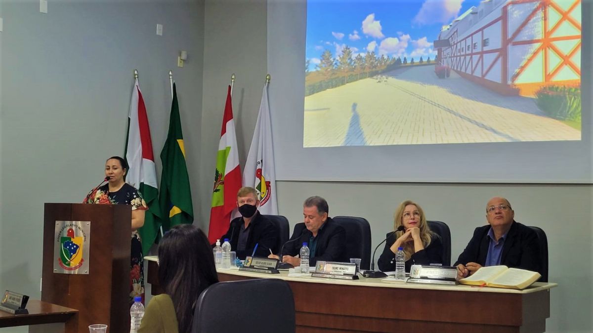 Josi Moro coordenadora dos Clubes de Maes