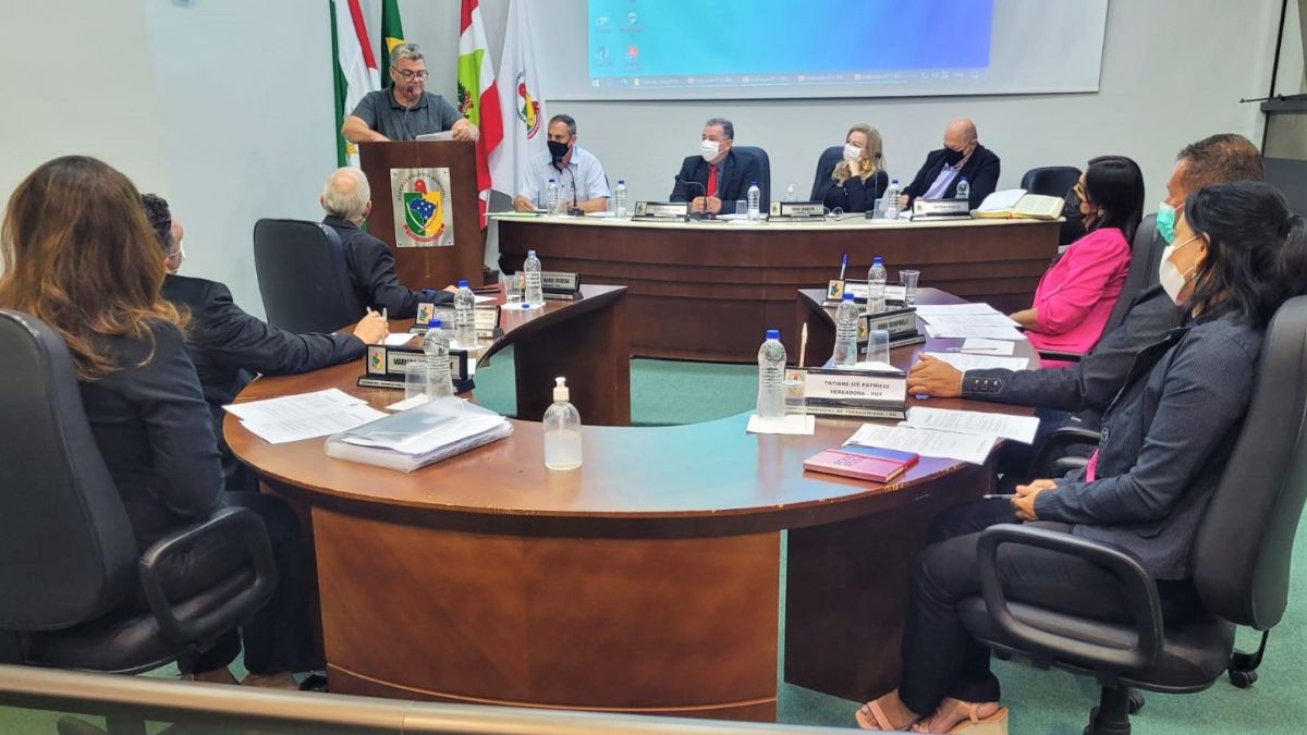 Vice prefeito na sessao da Camara de Forquilhinha 1