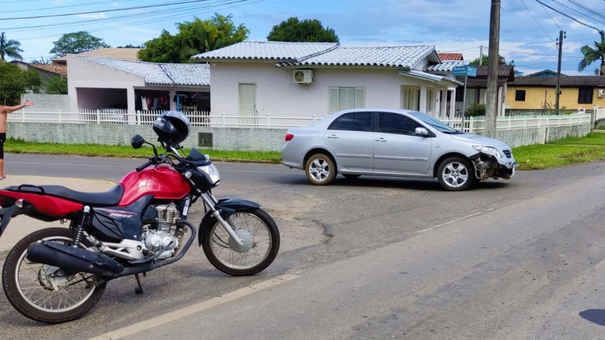 Colisão entre motocicleta e carro é registrada na Vila Lourdes 7 WhatsApp Image 2022 03 06 at 2.55.40 PM