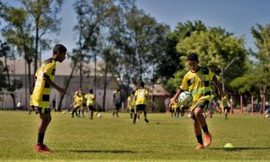 Academia de Futebol Criciuma adquiriu uniformes por meio do Fundo Social 2021 da Sicredi Sul SC