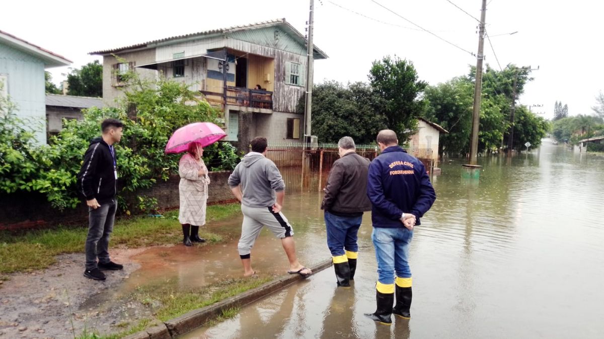 Chuva forte provoca alagamentos e interdita ruas em Forquilhinha 7 Cidade Alta