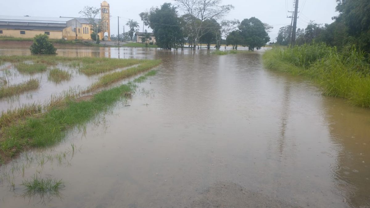 Chuva forte provoca alagamentos e interdita ruas em Forquilhinha 10 Comunida de Sao Pedro