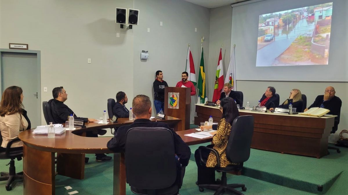 Jailson e Gustavo explanam os problemas com o Rio Sangao 4