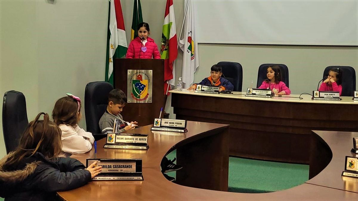 Alunos do Pequenos Pensadores na Camara de Forquilhinha 2