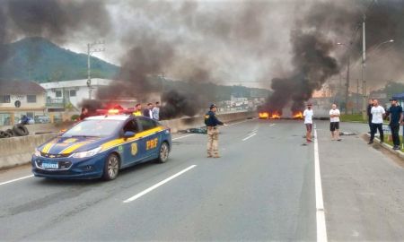 Manifestantes rodovias