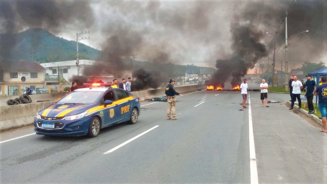Manifestantes rodovias