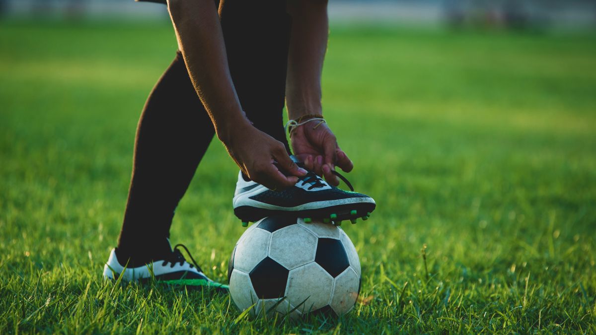 acao do jogador de futebol no estadio