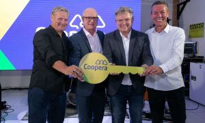 Entrega da chave da COOPERA ao novo Presidente Rogério Feller