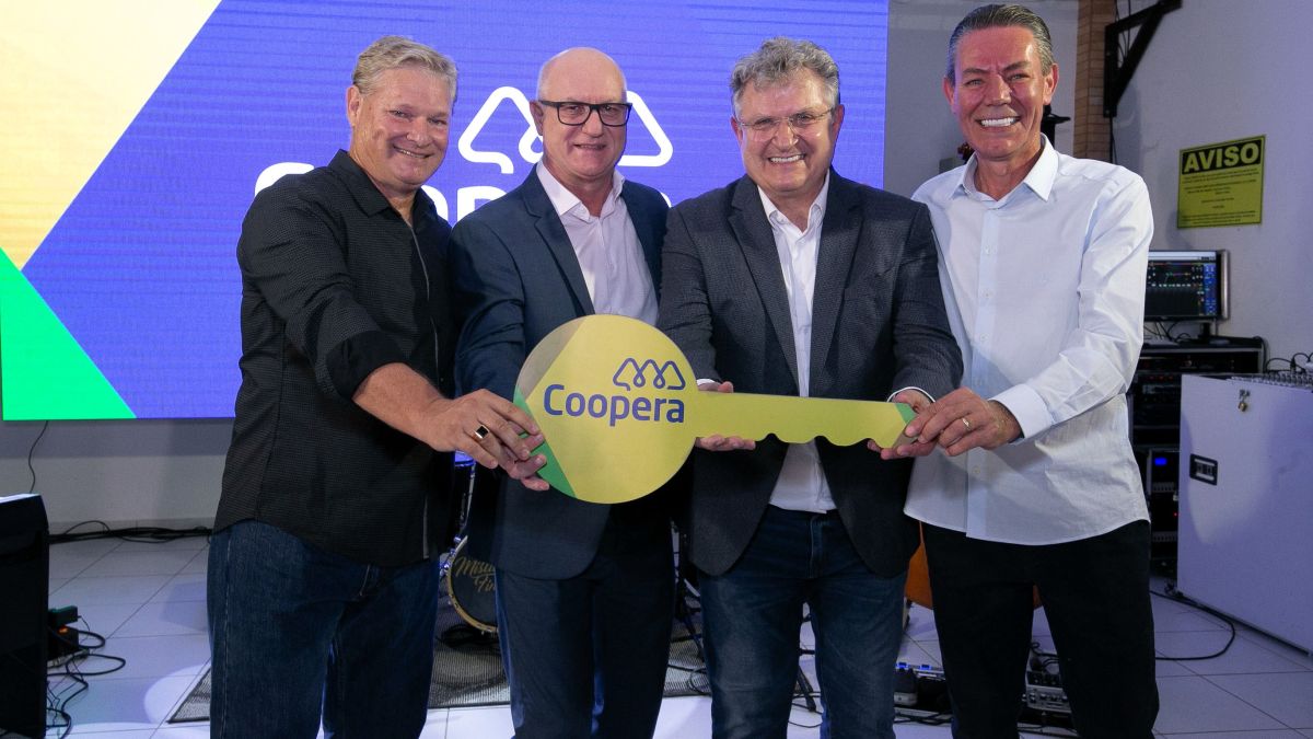 Entrega da chave da COOPERA ao novo Presidente Rogério Feller