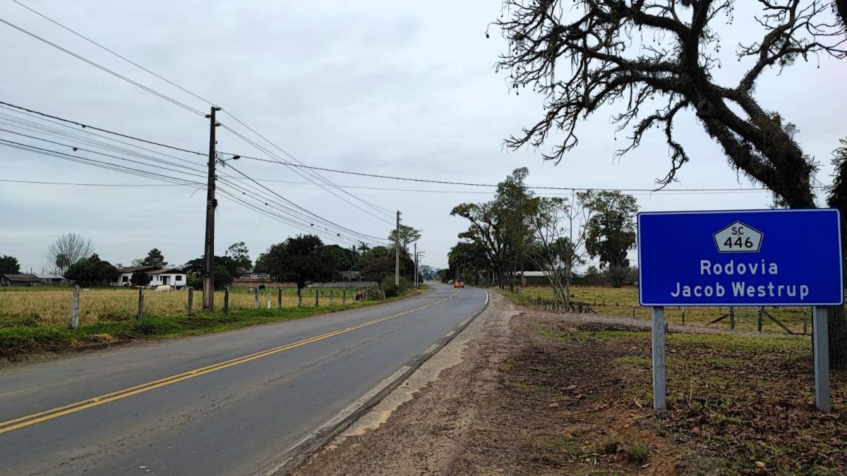 Vereadores solicitam instalacao de redutor de velocidade eletronico na Rodovia Jacob Westrup