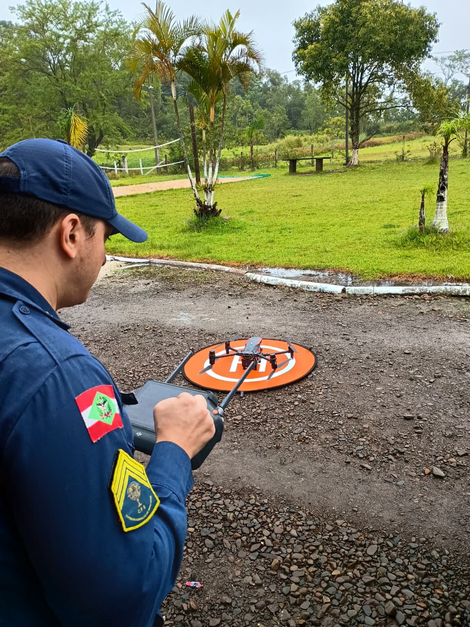 Bombeiros de Forquilhinha empenhados em buscas por homem desaparecido em Nova Veneza 8 Bombeiros