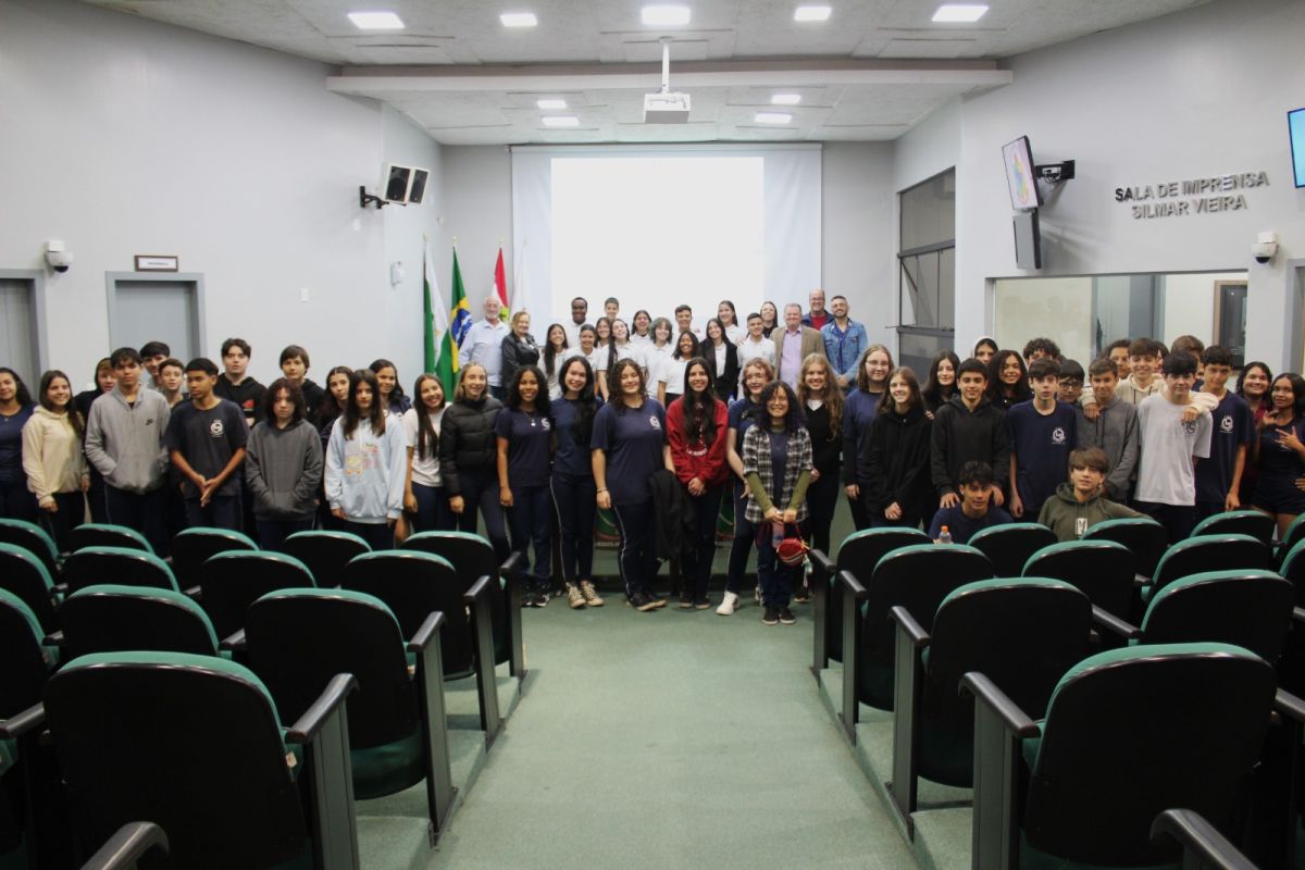 Última sessão dos Vereadores Mirins de Forquilhinha destaca protagonismo juvenil nas escolas 7 WhatsApp Image 2025 10 31 at 15.05.05