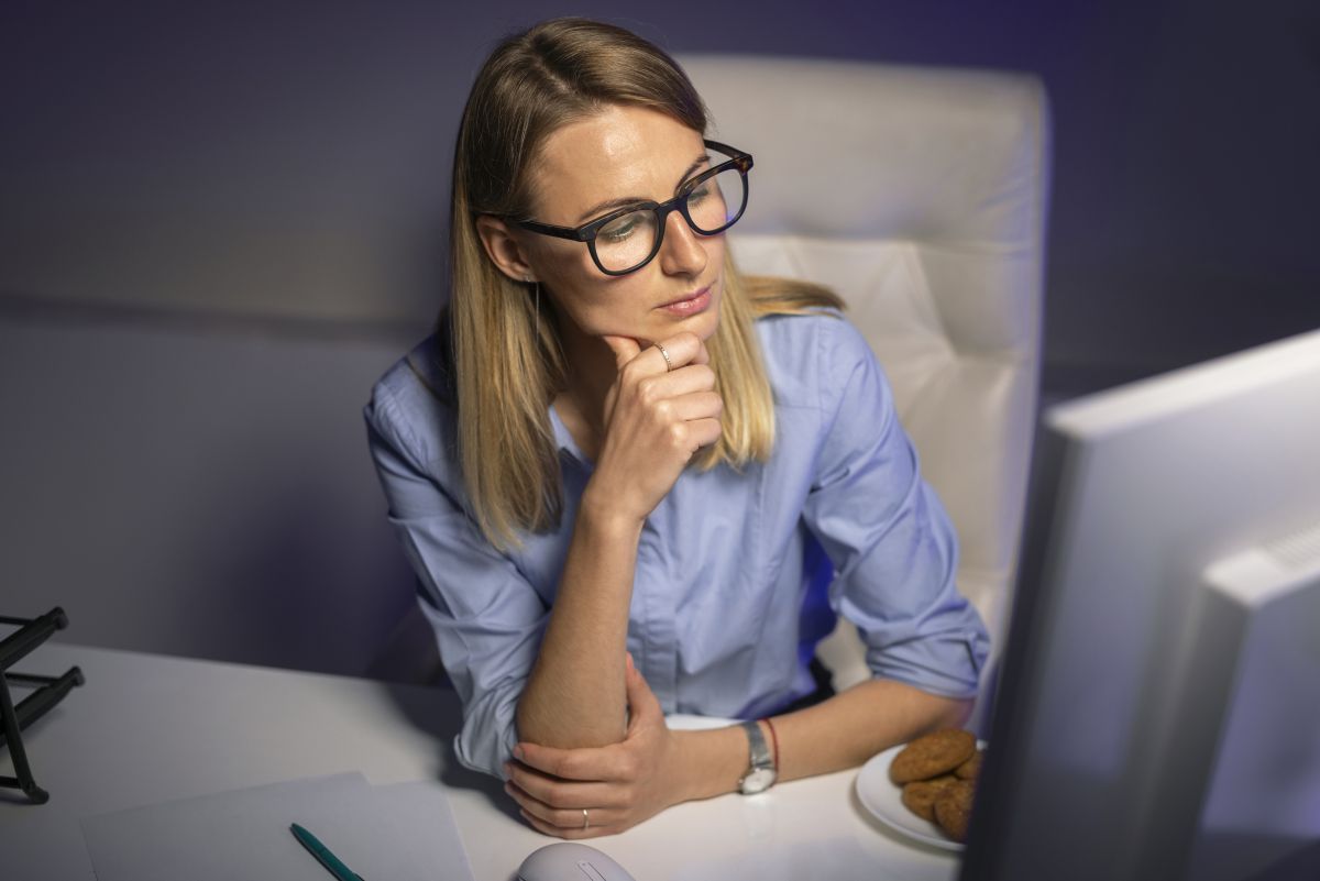 medium shot woman working late night